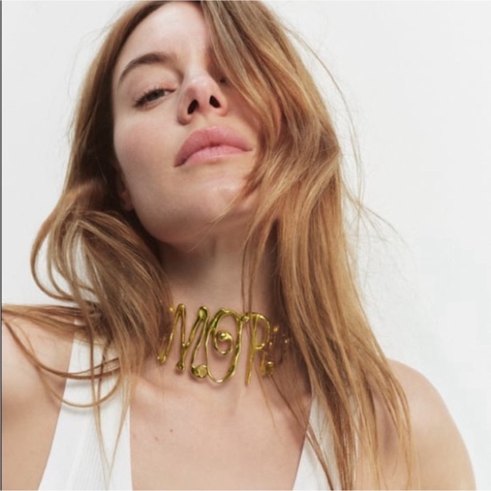 Amore Light Gold Necklace - Picture 5 of 11